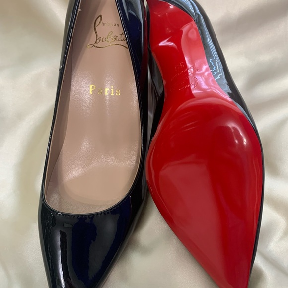 Elegant Black and Red Heels - Picture 2 of 8